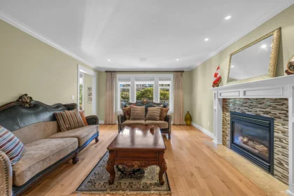 Dining Area Photo of 17377 28a Avenue, Surrey, BC
