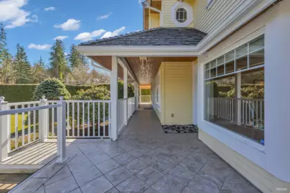 Front Yard Photo of 17377 28a Avenue, Surrey, BC