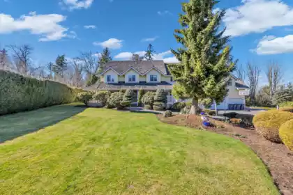 Hot Tub / Spa Photo of 17377 28a Avenue, Surrey, BC