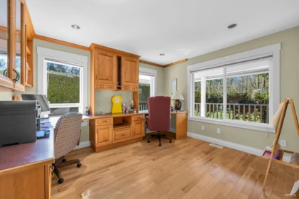 Kitchen Island Photo of 17377 28a Avenue, Surrey, BC