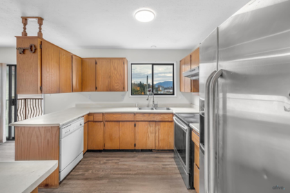Breakfast Nook Photo of 7710 Juniper Street, Mission, BC
