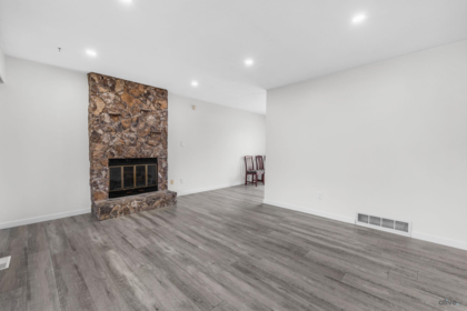 Living Room Photo of 7710 Juniper Street, Mission, BC