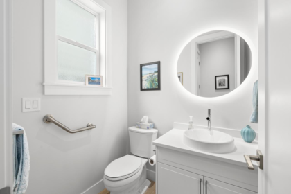 Laundry Room Photo of 2131 164a Street, Surrey, BC