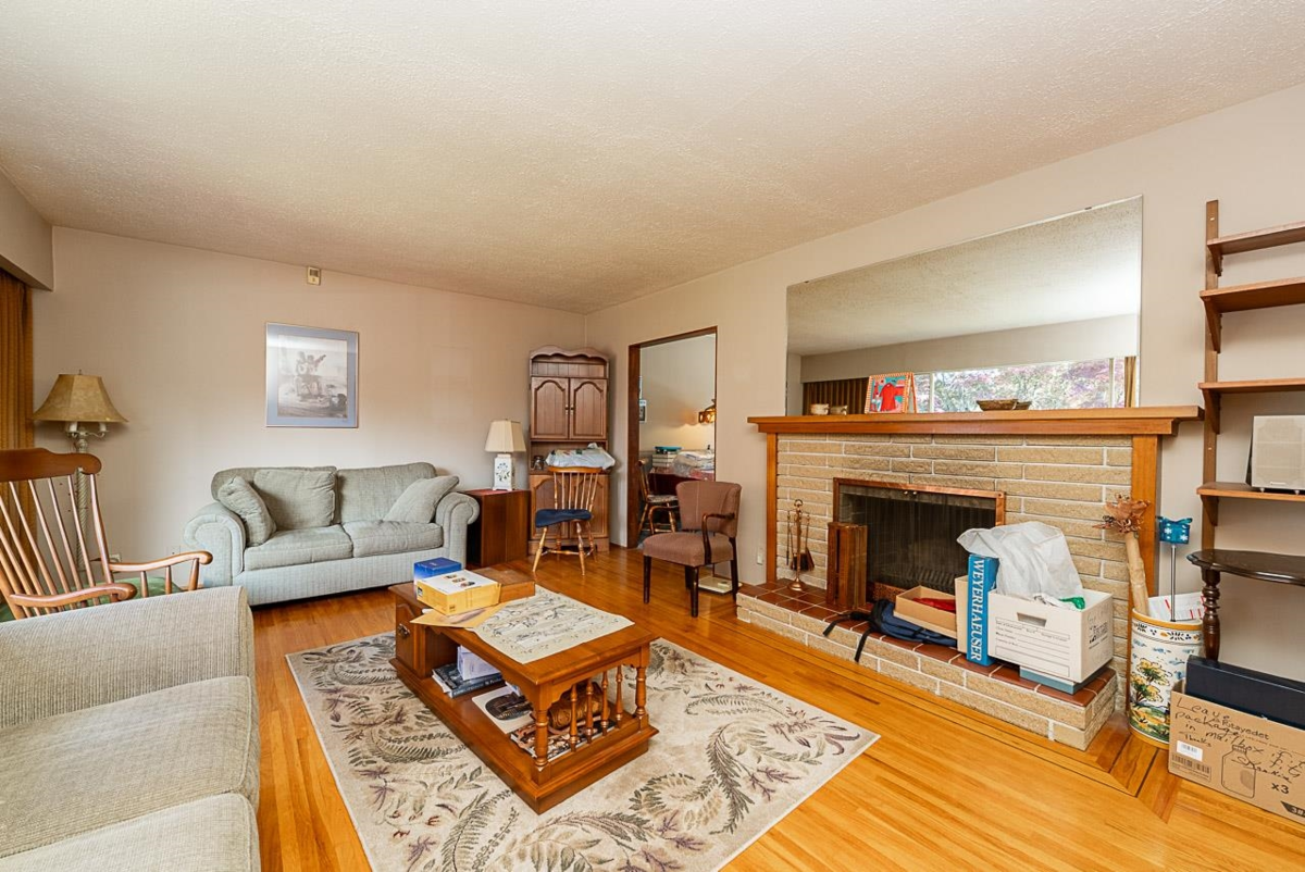 Breakfast Nook Photo of 614 Chapman Avenue, Coquitlam, BC