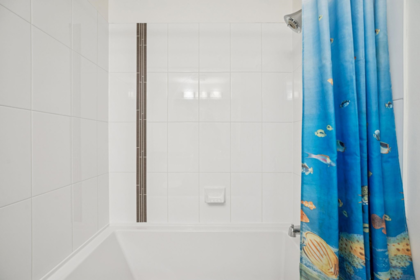 Guest Bathroom Photo of 707 1415 Parkway Boulevard, Coquitlam, BC