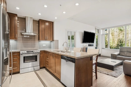 Kitchen Island Photo of 707 1415 Parkway Boulevard, Coquitlam, BC