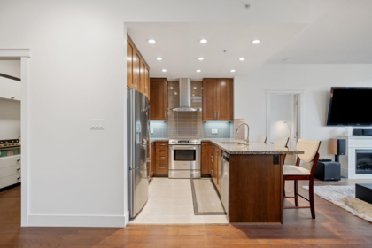 Kitchen Photo of 707 1415 Parkway Boulevard, Coquitlam, BC