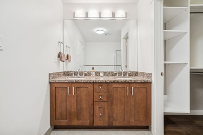 Mudroom Photo of 707 1415 Parkway Boulevard, Coquitlam, BC