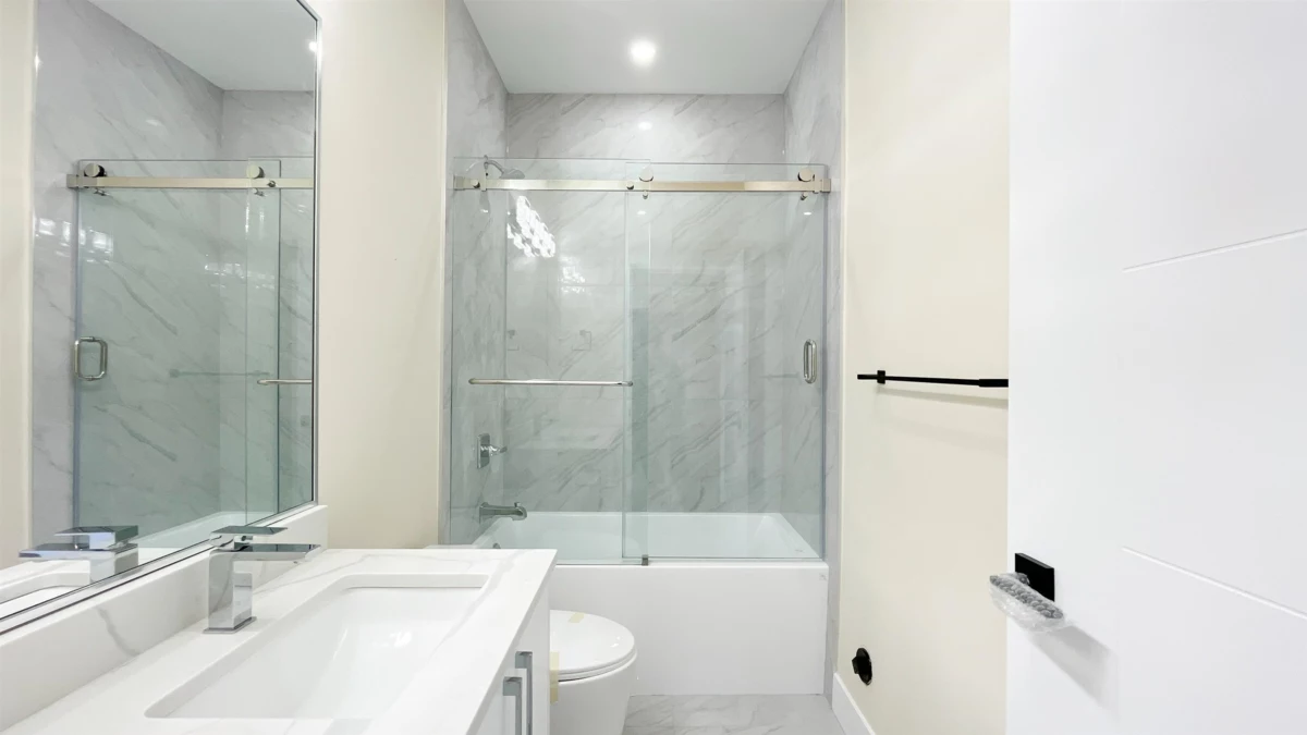 Hallway Photo of 5171 57 Street, Delta, BC