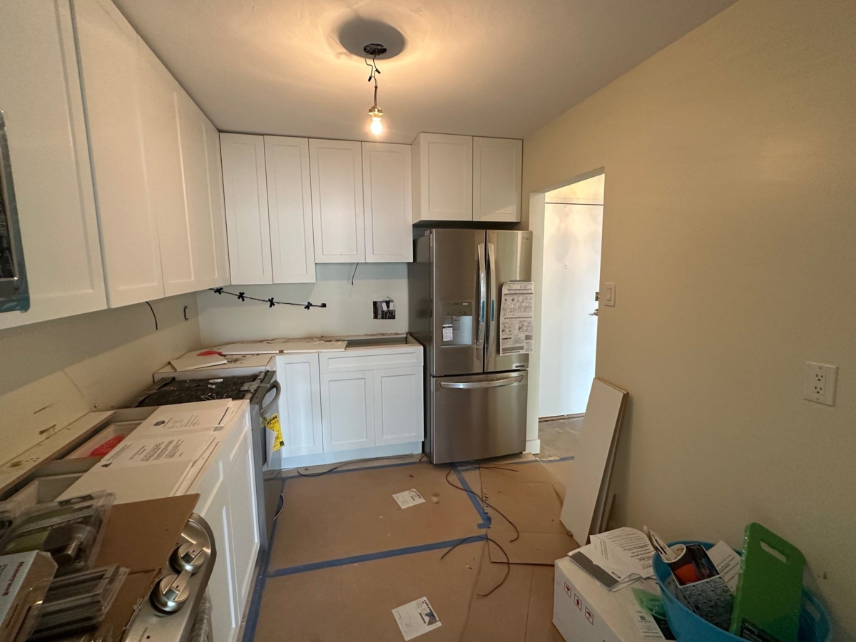 Living Room Photo of 401 710 Seventh Avenue, New Westminster, BC