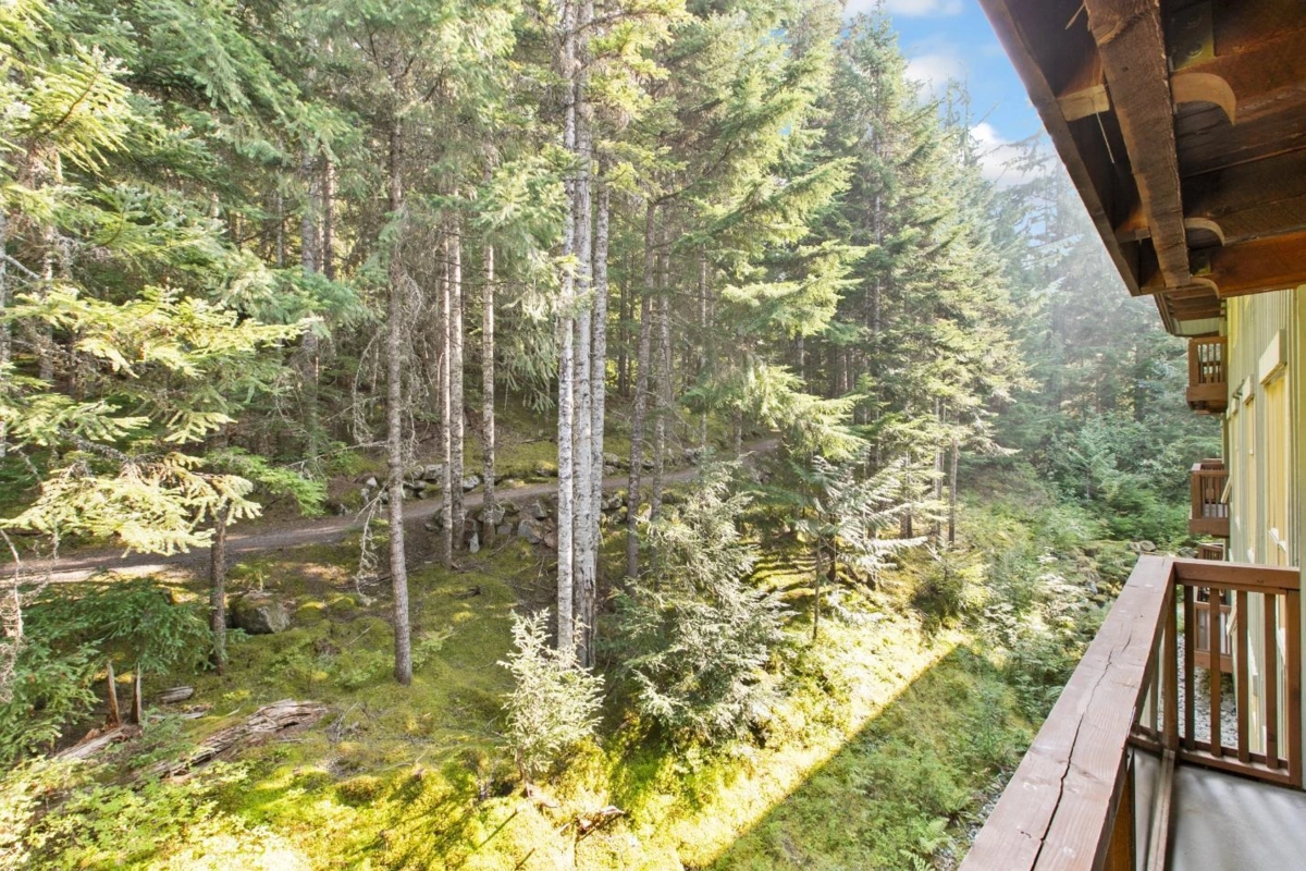 Kitchen Island Photo of 310G2 4653 Blackcomb Way, Whistler, BC