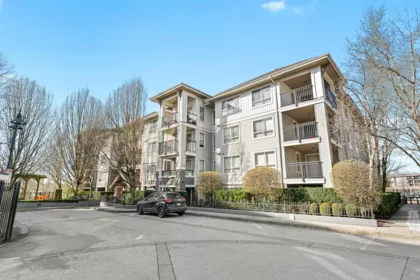 D111 8929 202 Street, Langley, BC, Walnut Grove — 1 bed apartment/condo for sale