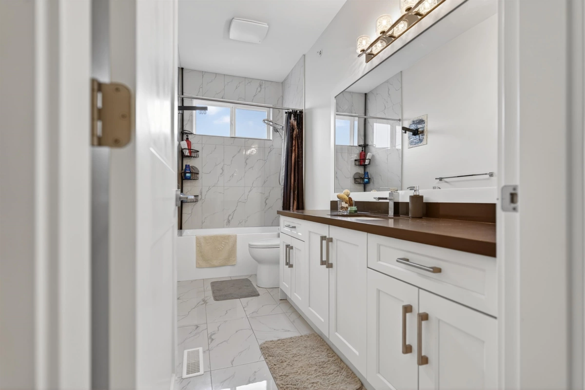 Laundry Room Photo of 20180 Stanton Avenue, Maple Ridge, BC