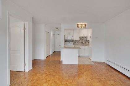 Kitchen Island Photo of 315 2025 W 2nd Avenue, Vancouver, BC