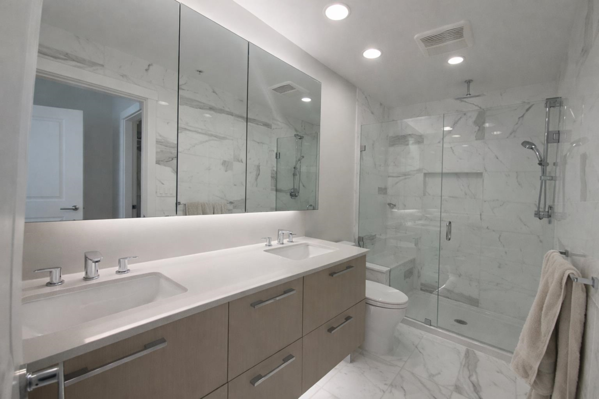 Kitchen Island Photo of 434 3563 Ross Drive, Vancouver, BC