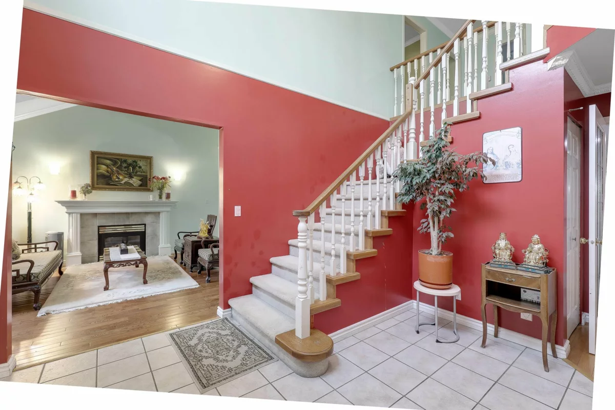 Entry Foyer Photo of 10955 156 Street, Surrey, BC