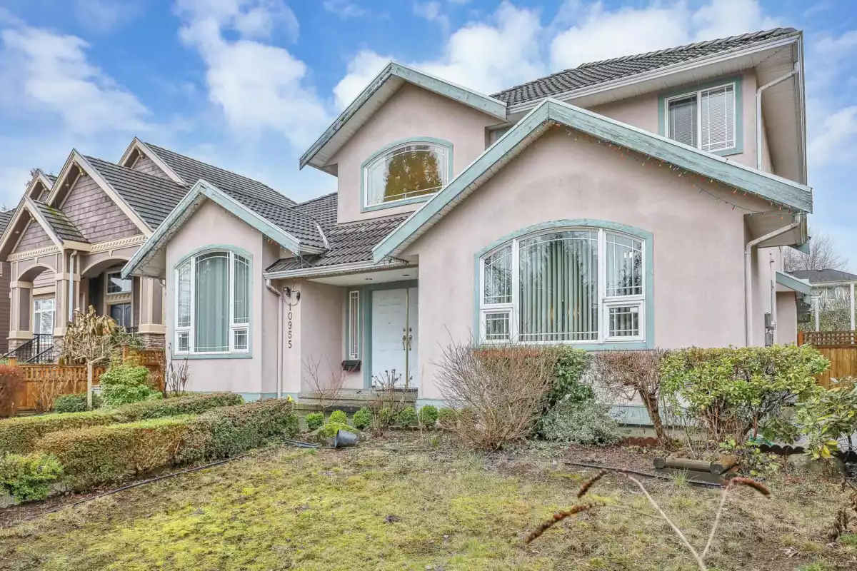 Fitness Center Photo Near 10955 156 Street, Surrey, BC