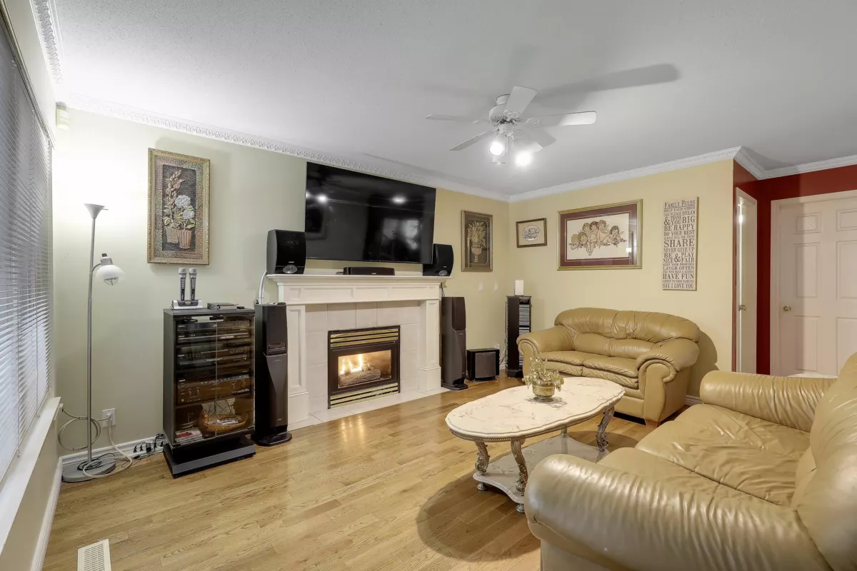 Guest Bathroom Photo of 10955 156 Street, Surrey, BC