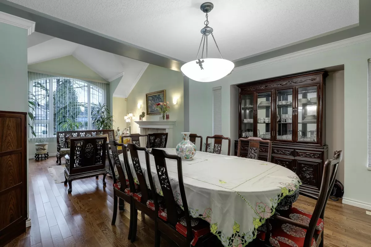 Kitchen Island Photo of 10955 156 Street, Surrey, BC