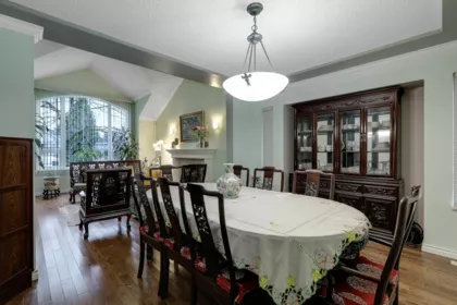 Kitchen Island Photo of 10955 156 Street, Surrey, BC