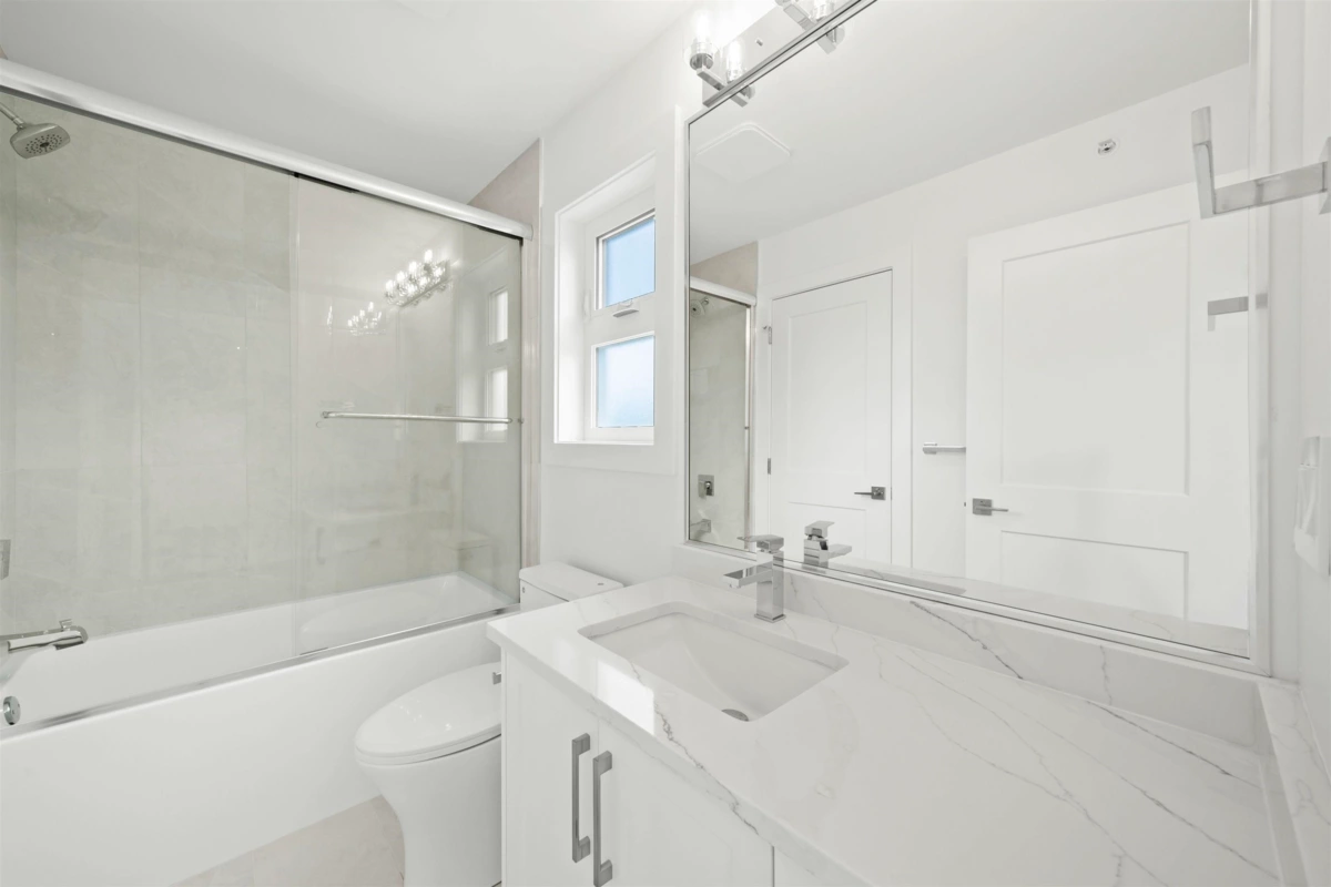 Hallway Photo of 2 26725 Fraser Highway, Langley, BC