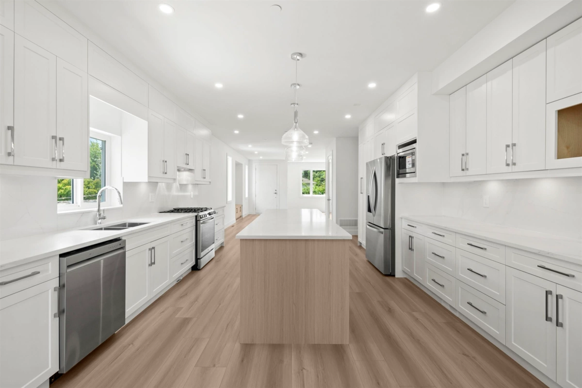 Kitchen Photo of 2 26725 Fraser Highway, Langley, BC