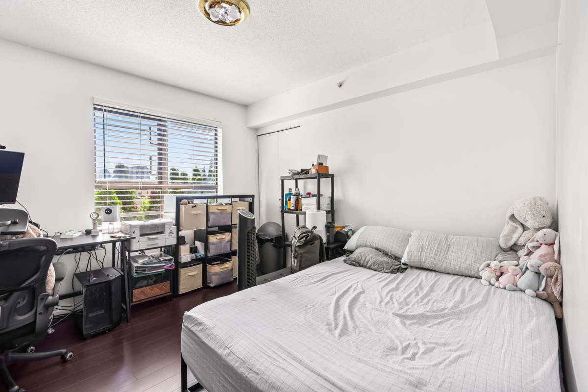 Bedroom 2 Photo of 501 6611 Cooney Road, Richmond, BC