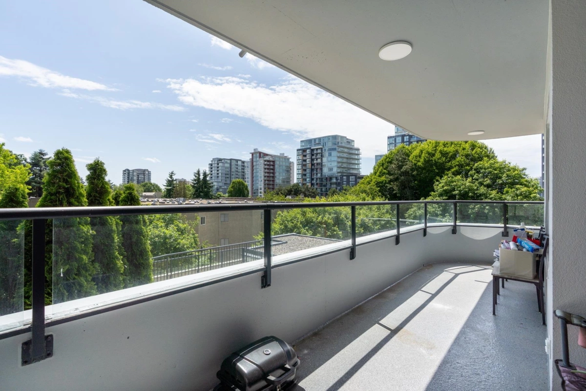Breakfast Nook Photo of 501 6611 Cooney Road, Richmond, BC