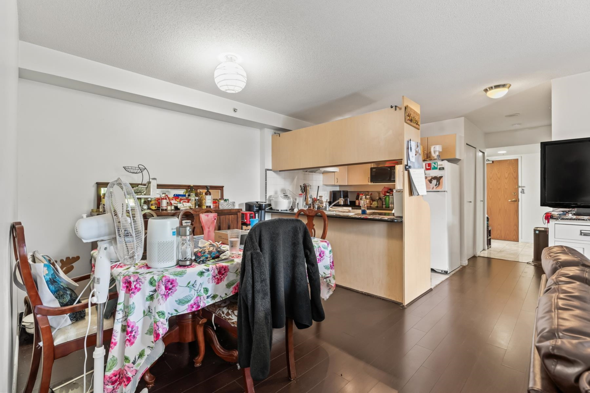 Dining Area Photo of 501 6611 Cooney Road, Richmond, BC