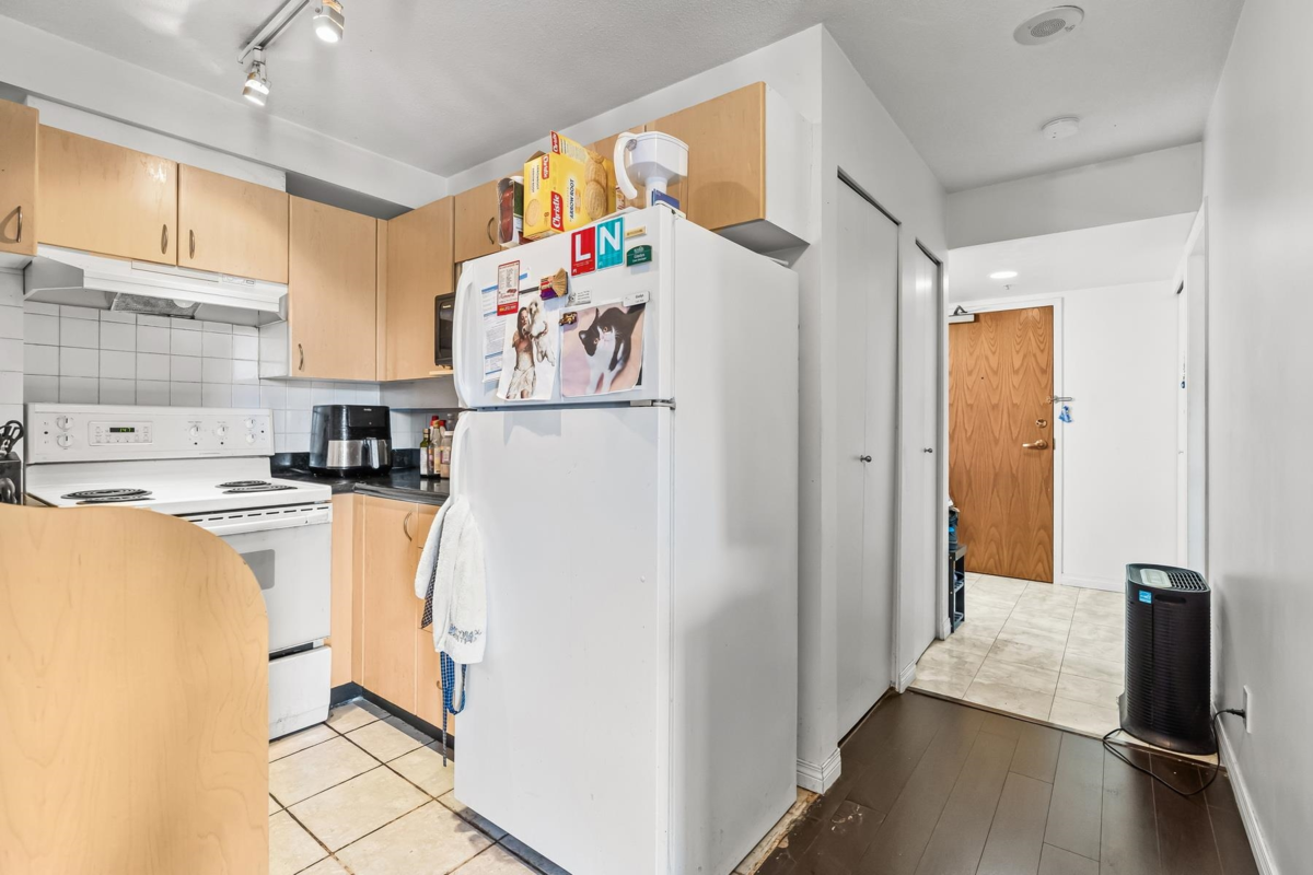 Living Room Photo of 501 6611 Cooney Road, Richmond, BC