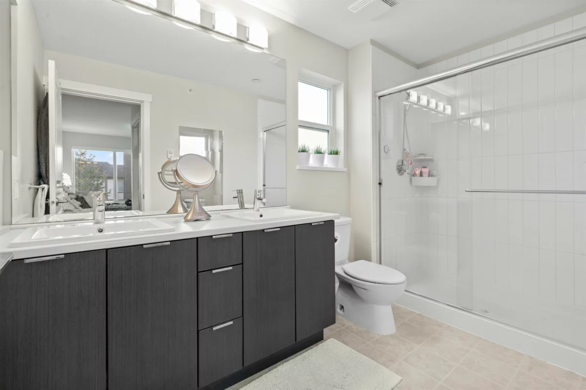 Walk-In Closet Photo of 46 7848 209 Street, Langley, BC