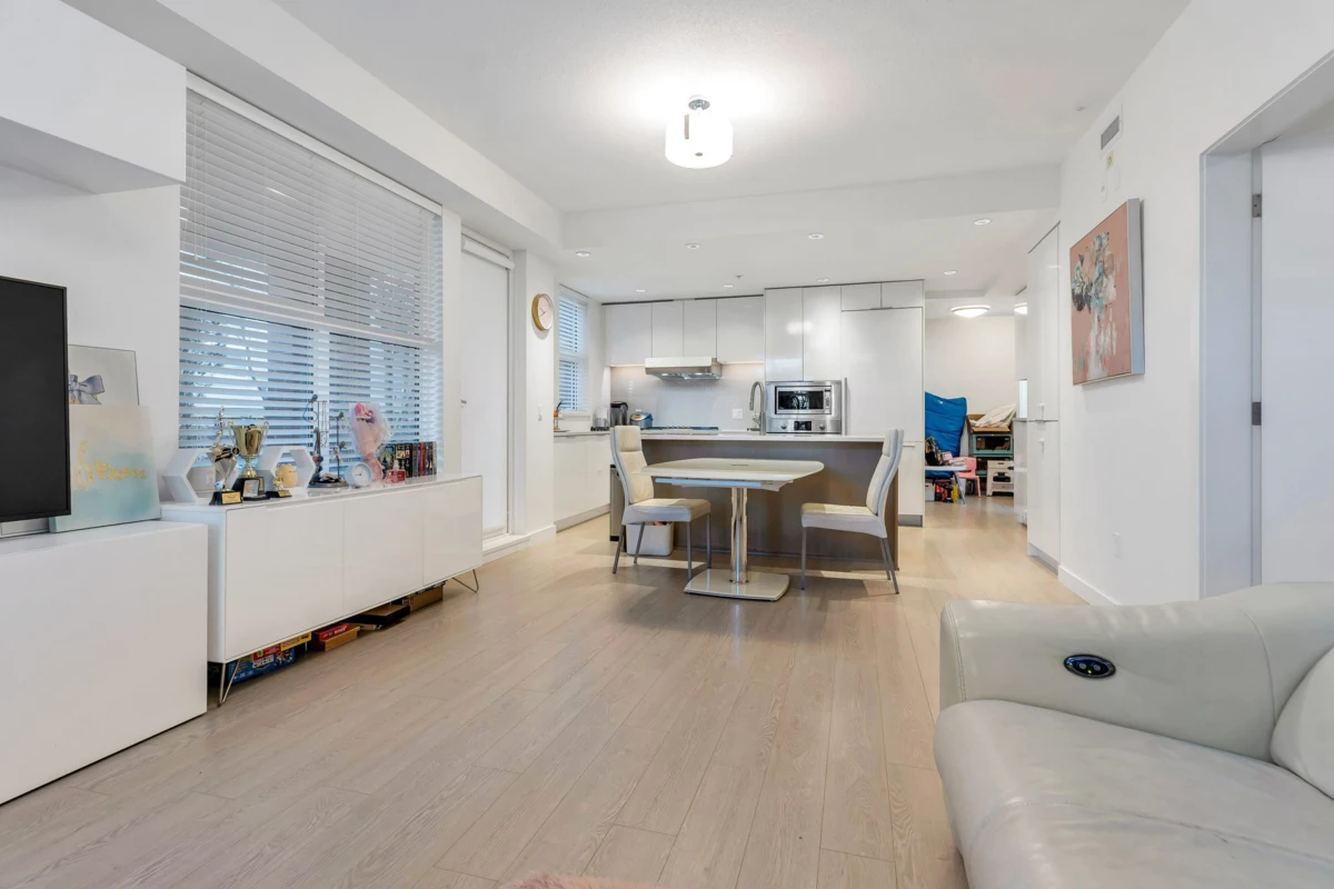 Kitchen Photo of 107 7988 Yukon Street, Vancouver, BC