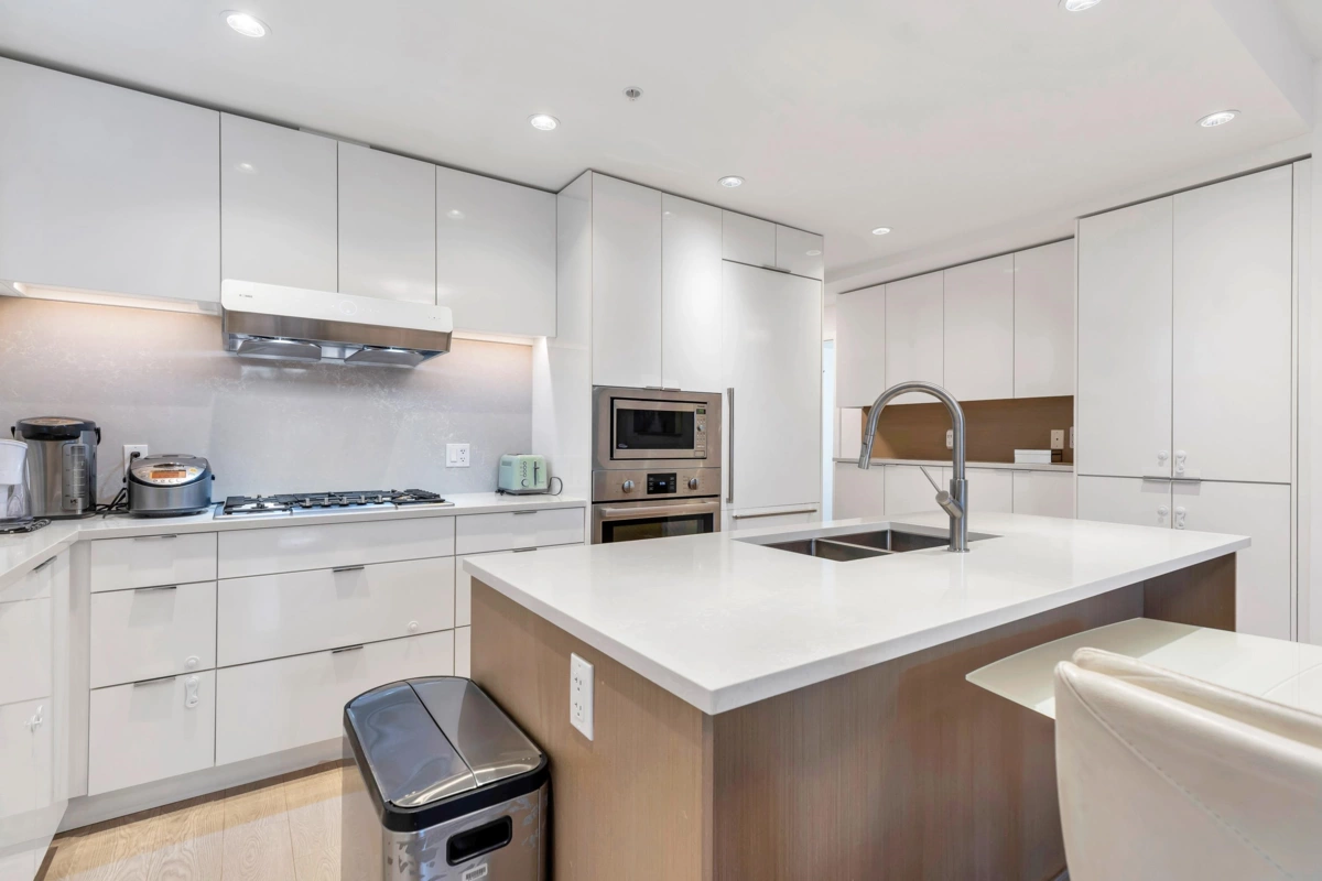 Primary Bathroom Photo of 107 7988 Yukon Street, Vancouver, BC