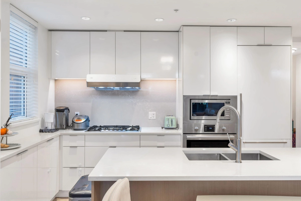 Walk-In Closet Photo of 107 7988 Yukon Street, Vancouver, BC