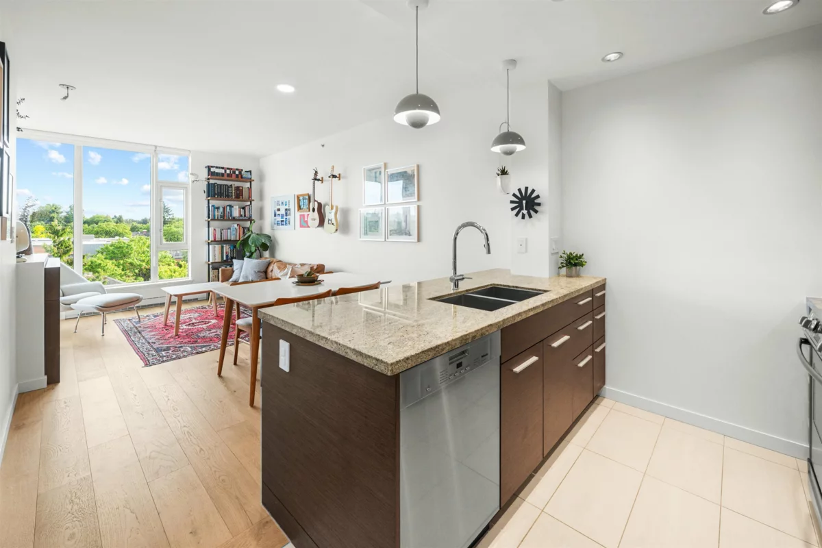 Dining Area Photo of 607 2528 Maple Street, Vancouver, BC