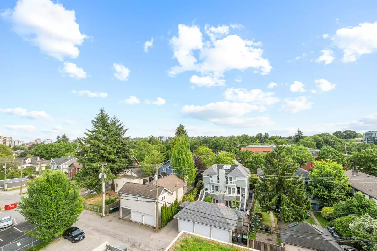 Laundry Room Photo of 607 2528 Maple Street, Vancouver, BC