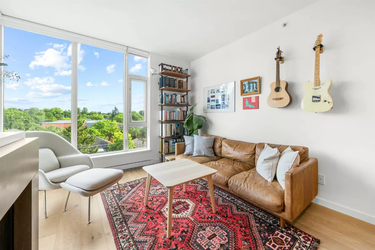 Living Room Photo of 607 2528 Maple Street, Vancouver, BC