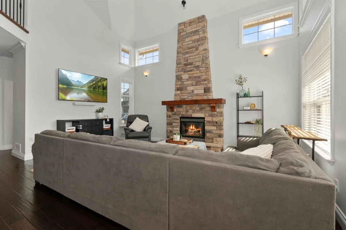 Living Room Photo of 45748 Safflower Crescent, Chilliwack, BC