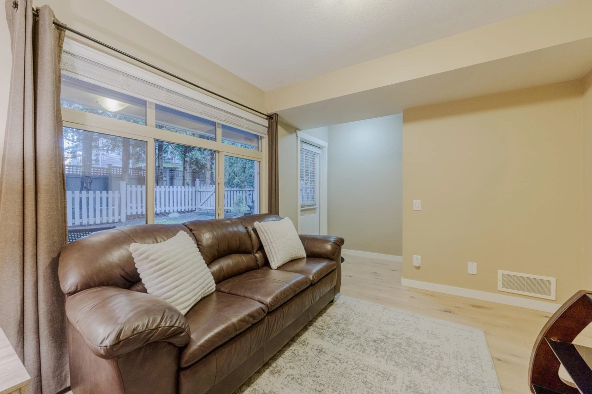 Front Yard Photo of 29 15151 34 Avenue, Surrey, BC