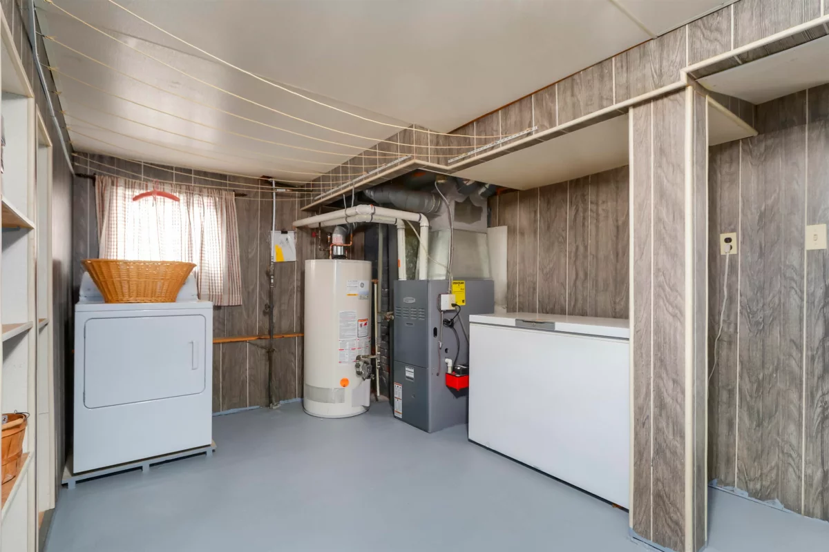 Entry Foyer Photo of 2636 Triumph Street, Vancouver, BC