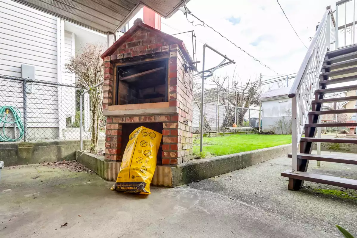 Garage Interior Photo of 2636 Triumph Street, Vancouver, BC