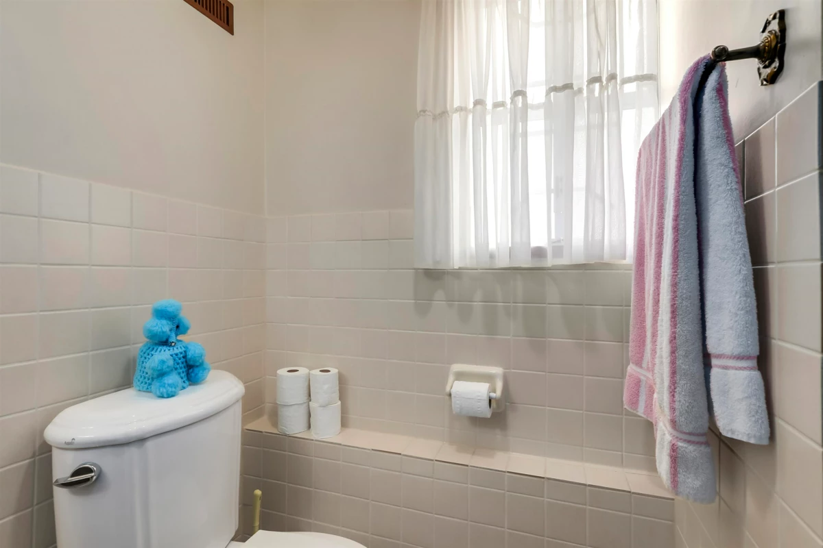 Hallway Photo of 2636 Triumph Street, Vancouver, BC