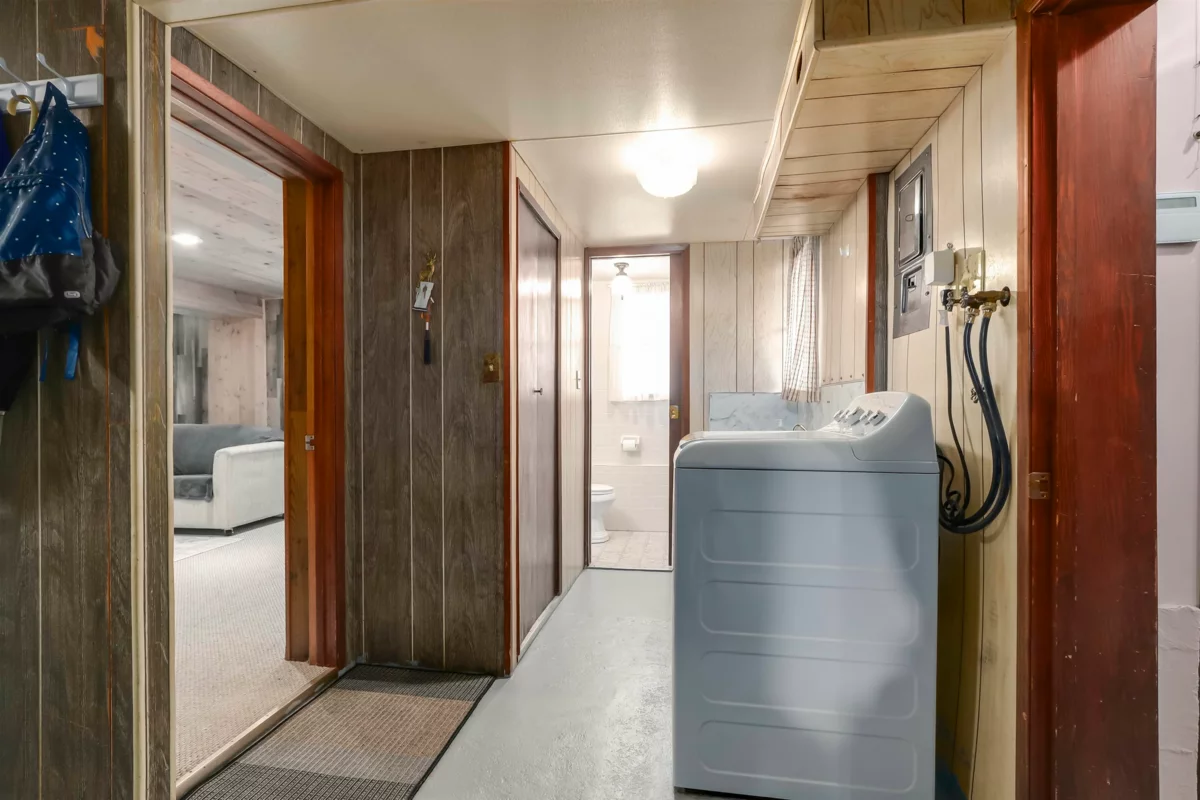 Laundry Room Photo of 2636 Triumph Street, Vancouver, BC