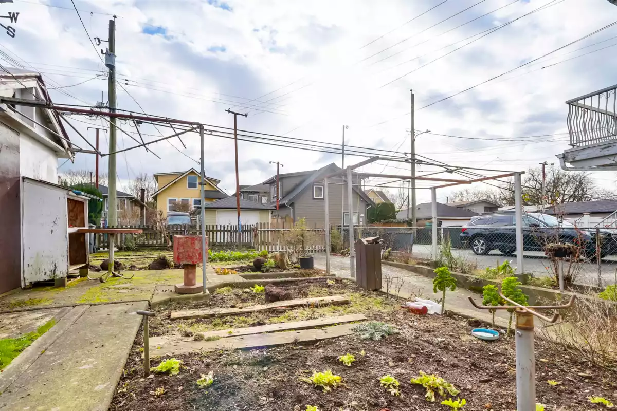 Outdoor Deck Photo of 2636 Triumph Street, Vancouver, BC