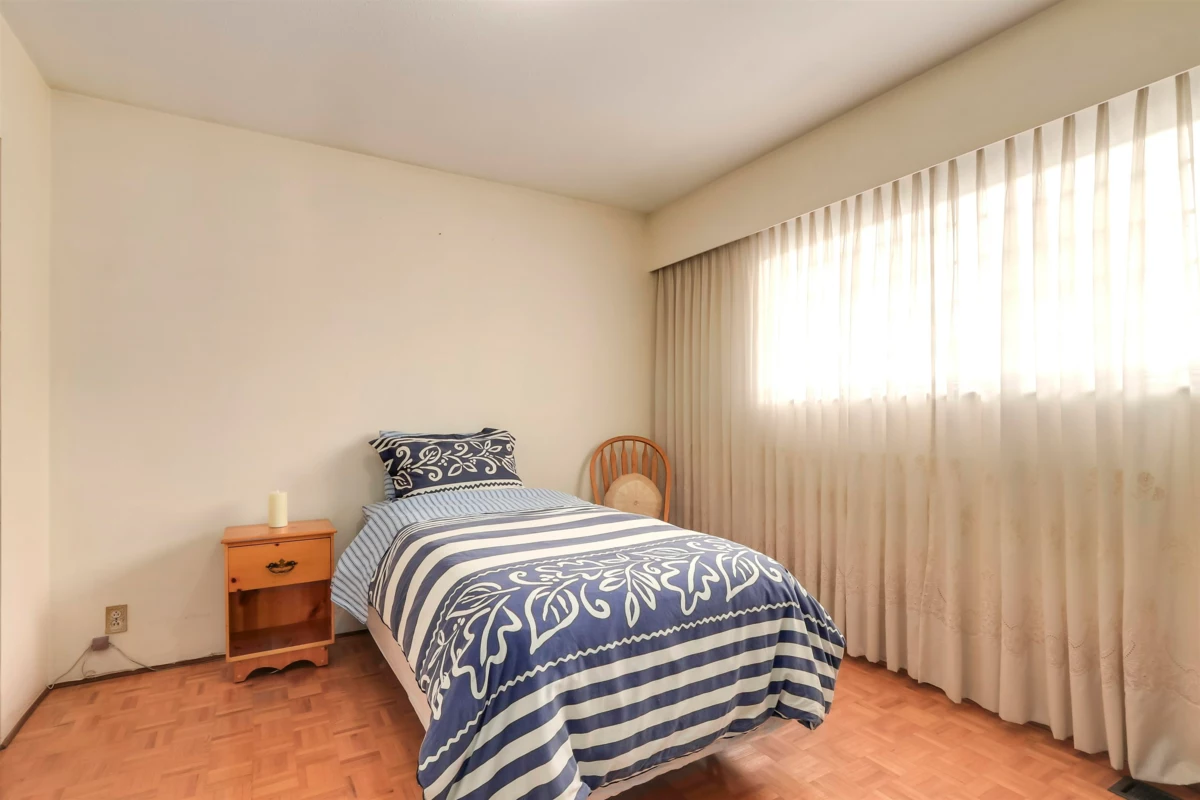 Powder Room Photo of 2636 Triumph Street, Vancouver, BC