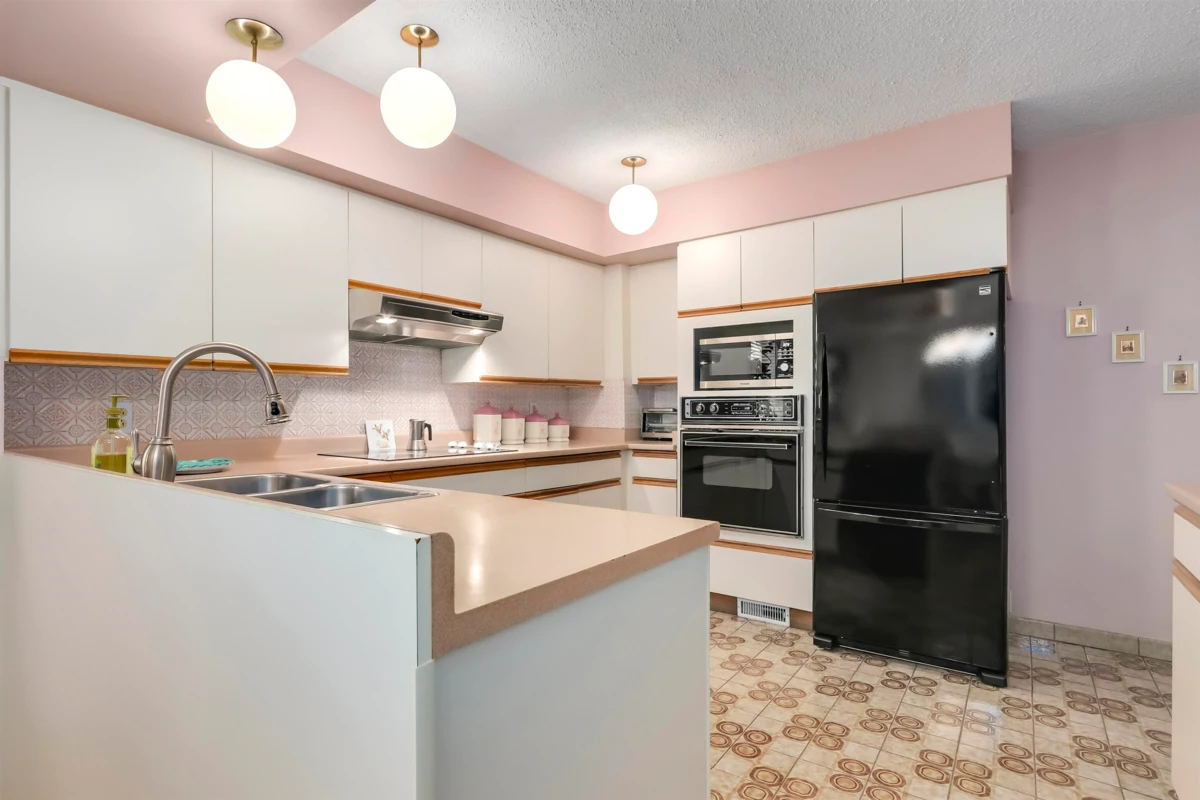 Primary Bathroom Photo of 2636 Triumph Street, Vancouver, BC