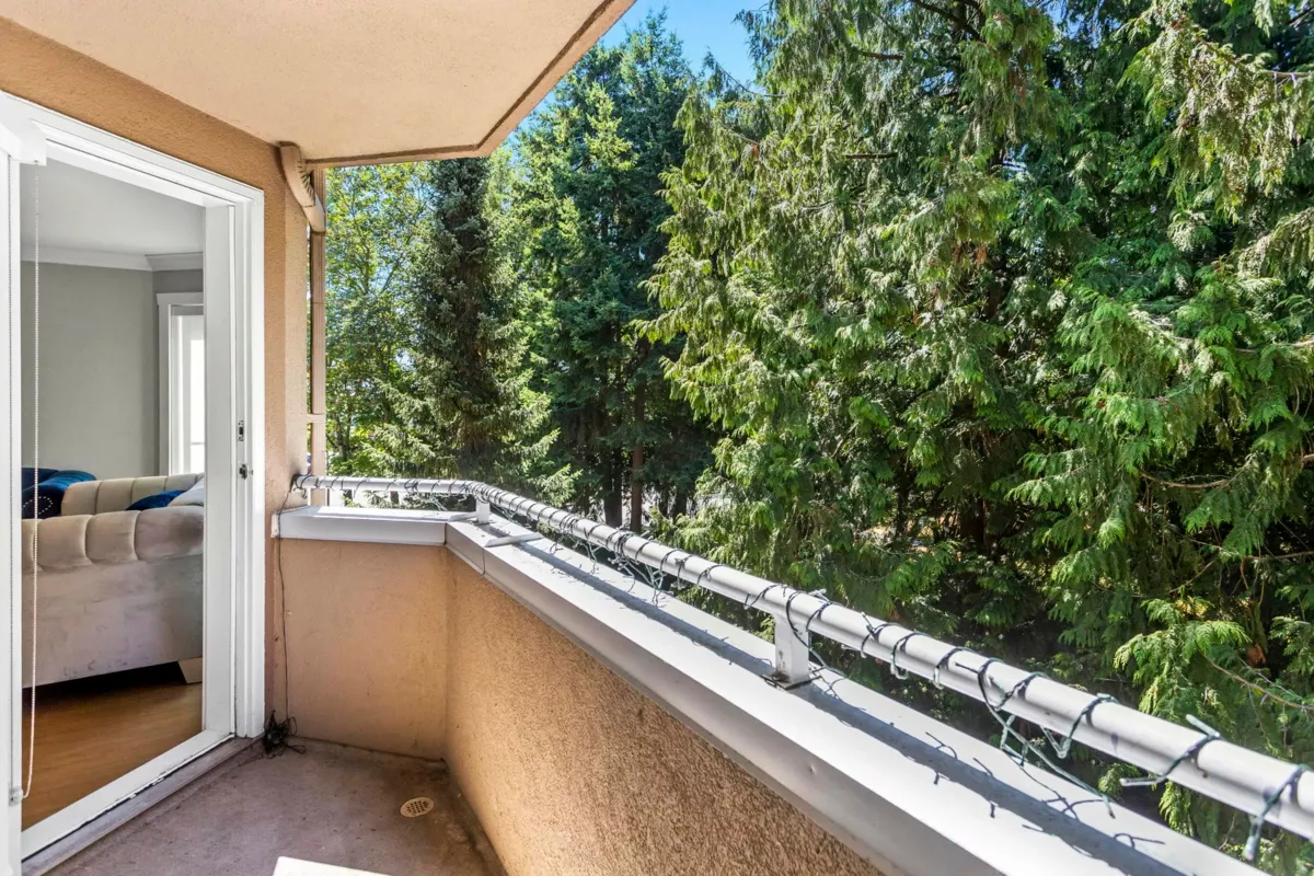 Swimming Pool Photo of 310 7435 121a Street, Surrey, BC