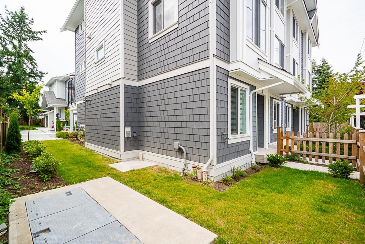 Family Room Photo of 6 2525 156 Street, Surrey, BC