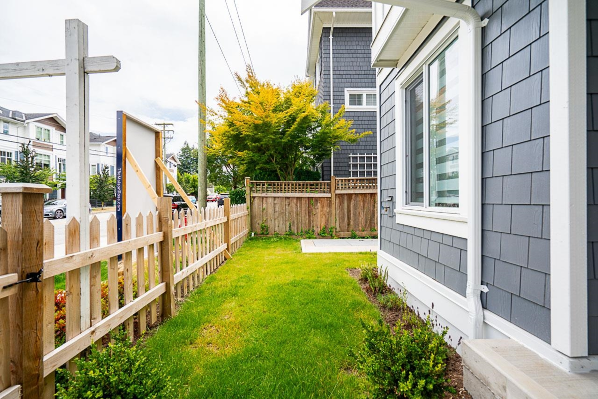 Living Room Photo of 6 2525 156 Street, Surrey, BC