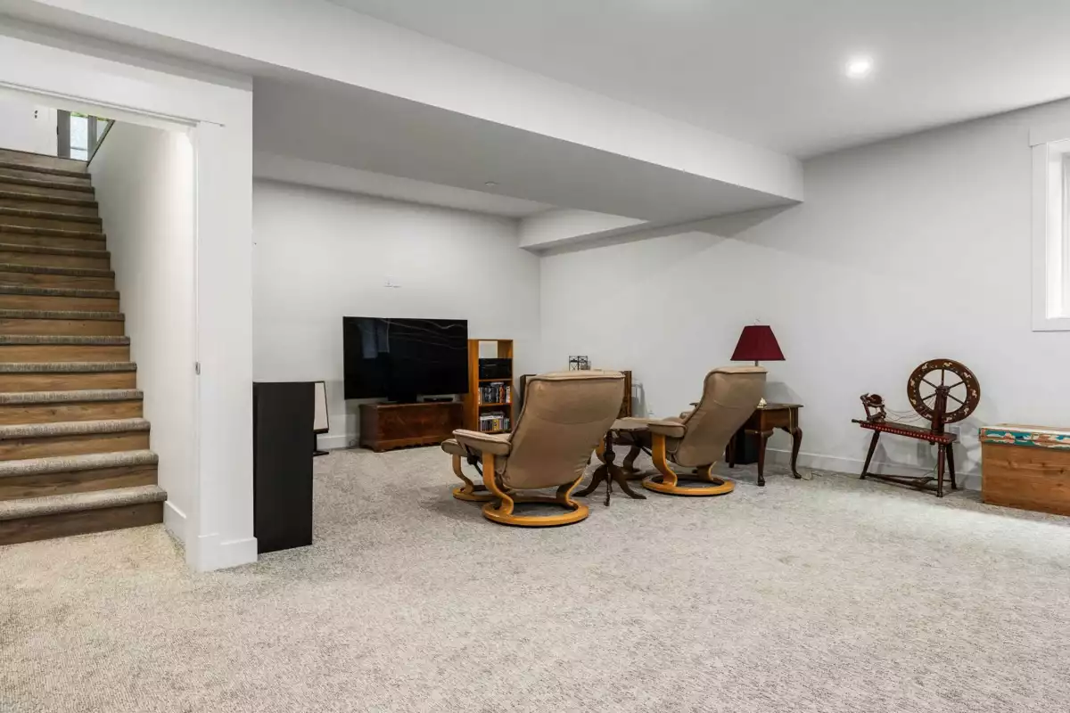 Entry Foyer Photo of 88 1880 Columbia Valley Road, Lindell Beach, BC